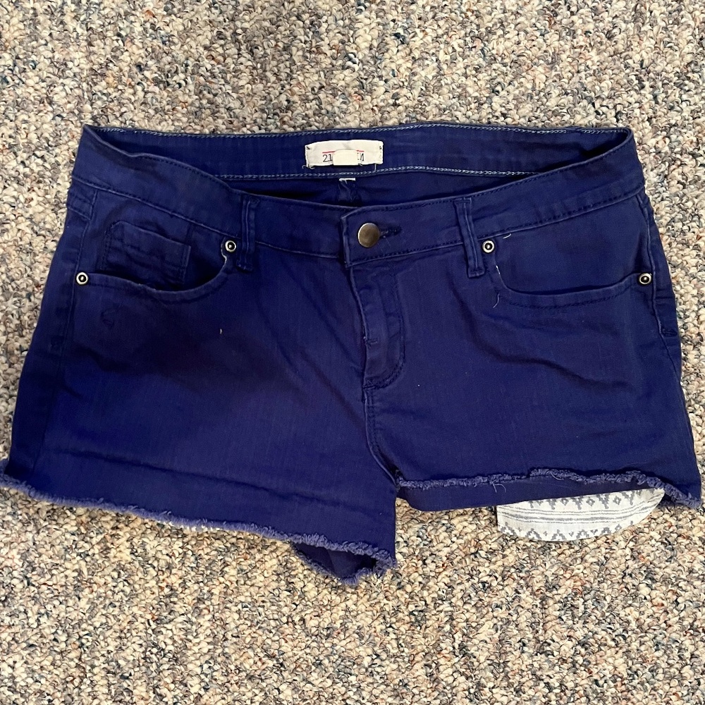 Navy Denim Shorts with Exposed Geometric Pockets - Size 30